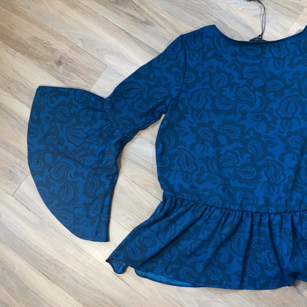 3/$45 DG2 by Diane Gilman top bell sleeve blouse abstract paisley print boho XS - Picture 16 of 17